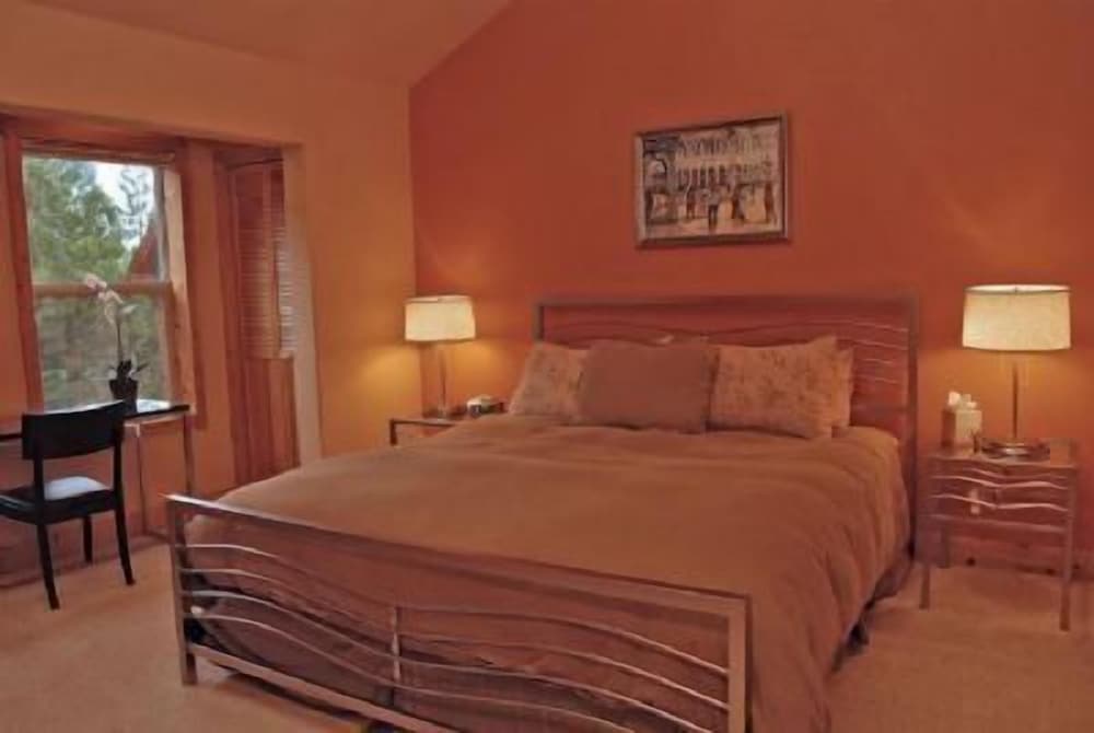 Trailside Villa