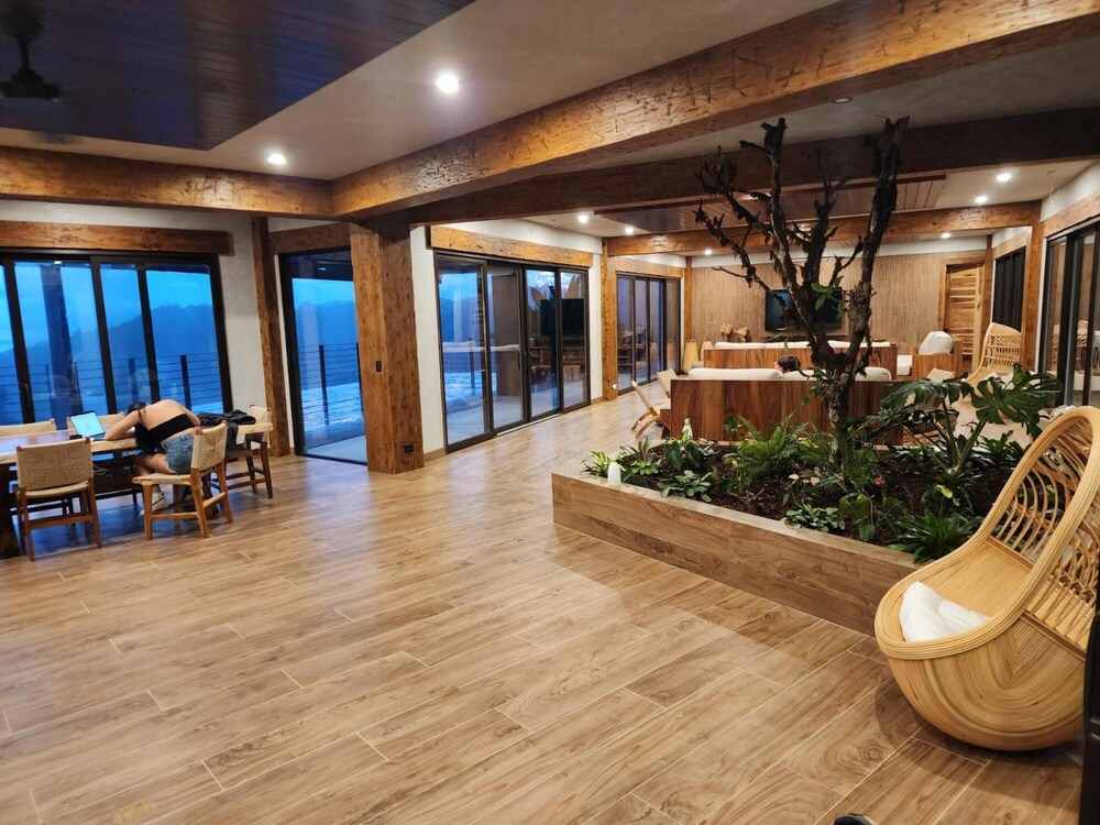 Lamangata - Luxury Surf Resort