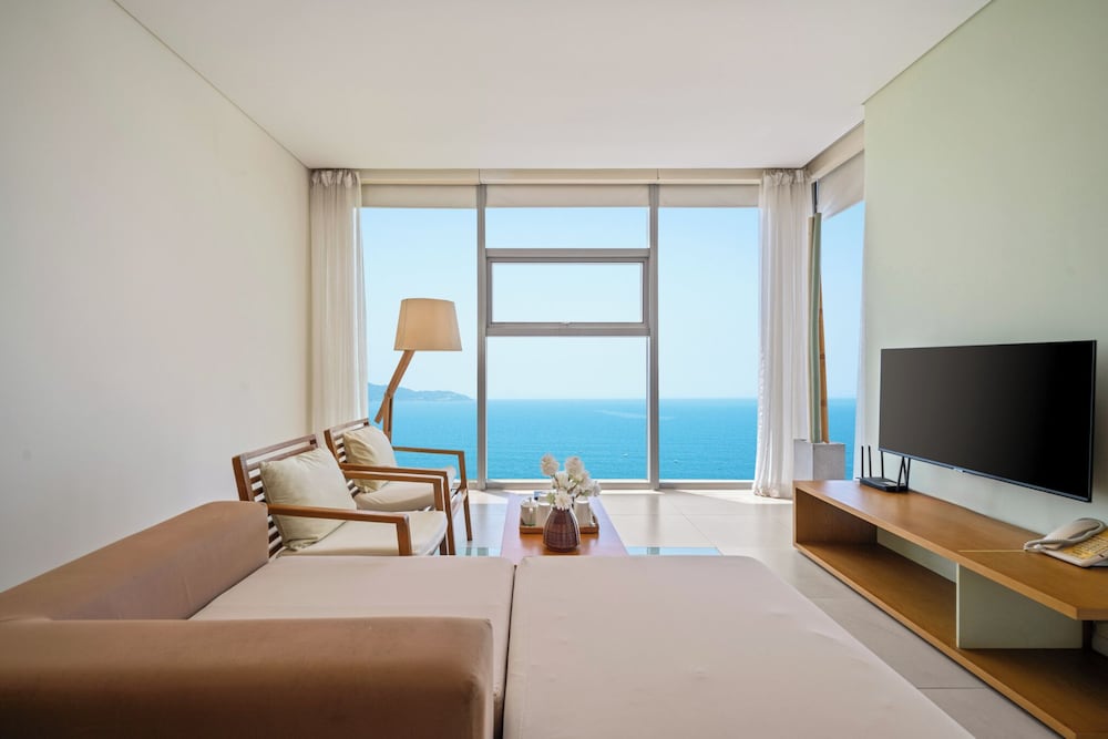 Signature Luxury Village