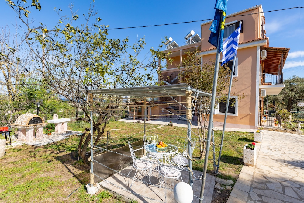 Hotel Aloe Apartments by Konnect, 500m from Dassia Beach - Image 1