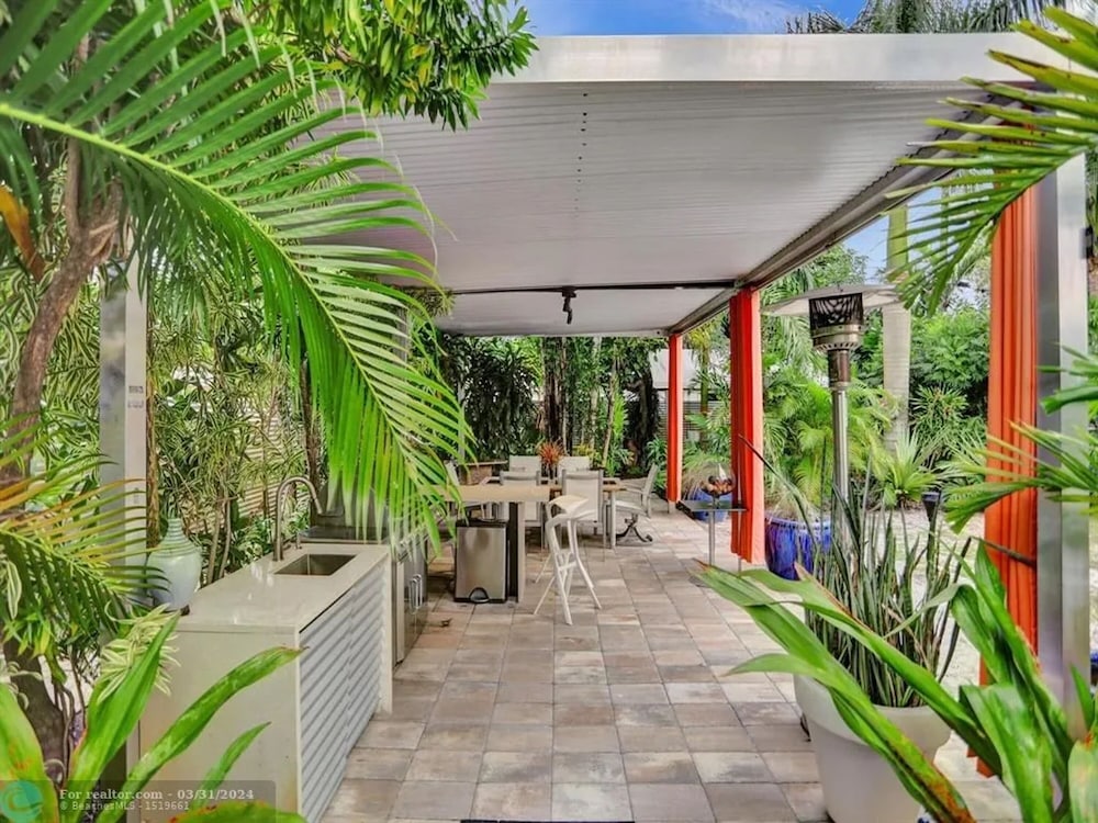 Buddha House 3BR 2BA Home -lush Backyard