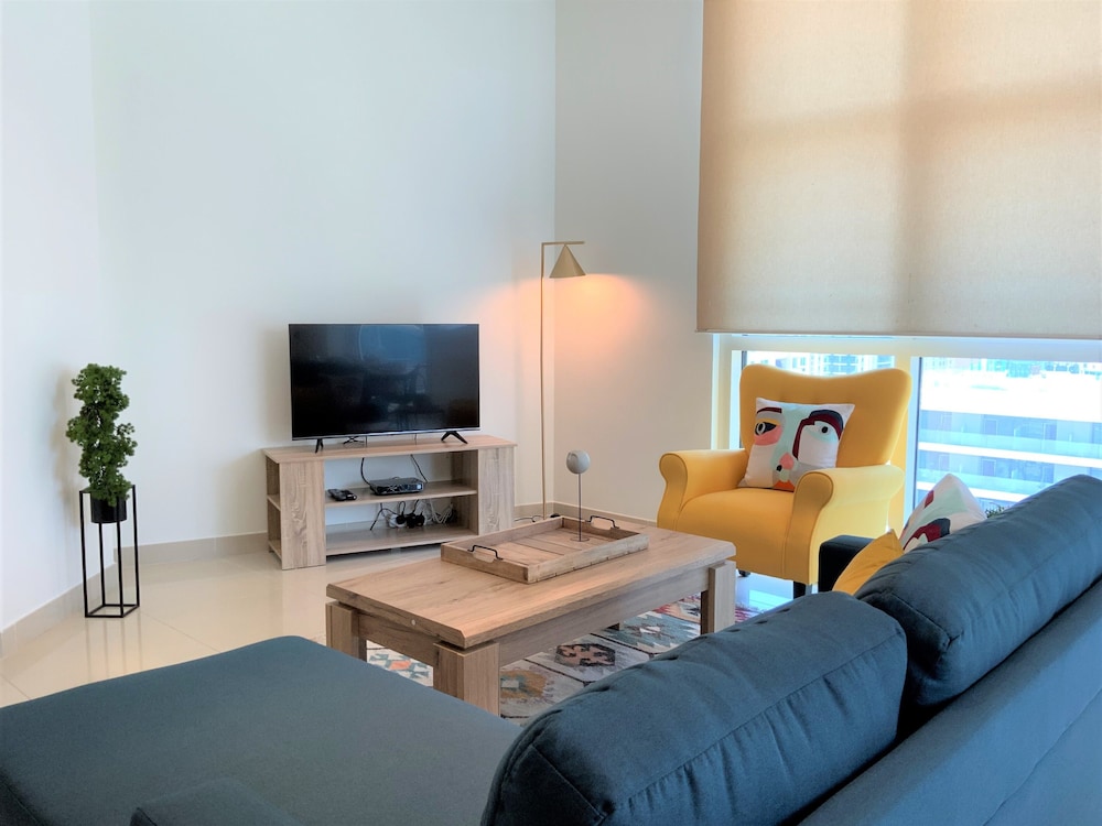 DHLA - Modern 2BR balcony in Marina