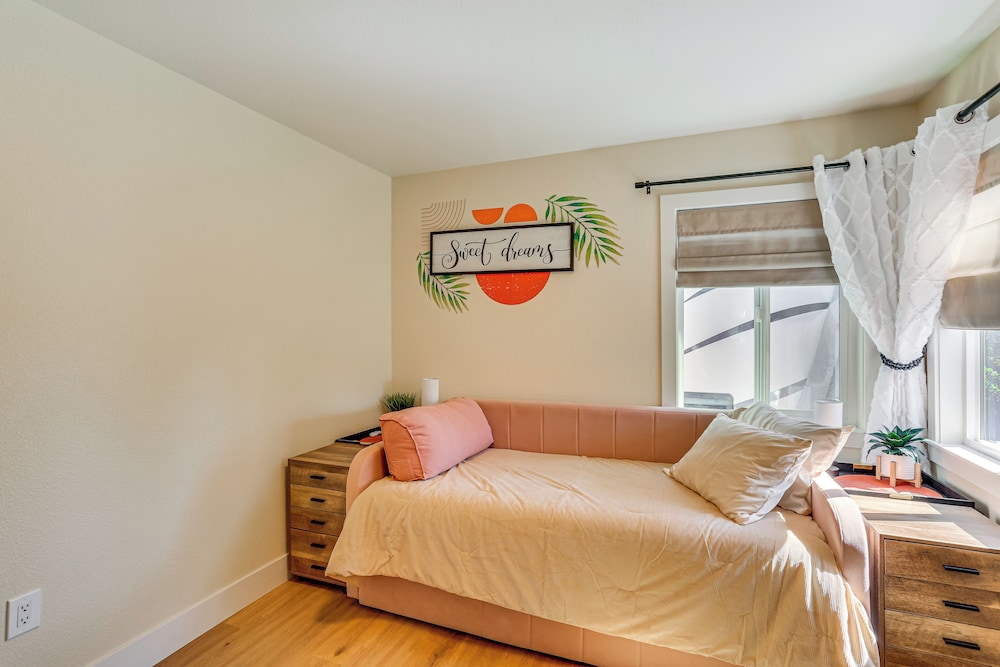 Walkable & Bright Bungalow in Dtwn Redding!