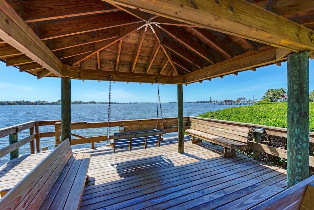 Bradenton Beach Club Bliss-2 Bedroom-2 Bathroom Condo-2 Pools-hottub-private Beach Access view 3