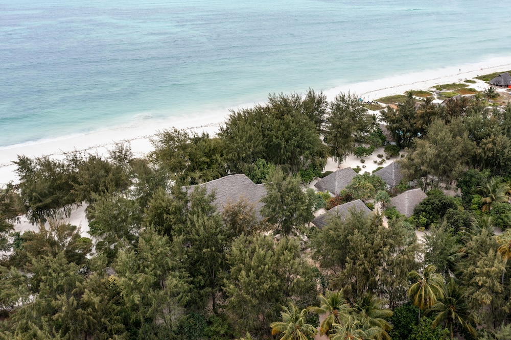 Hakuna Majiwe Beach Lodge
