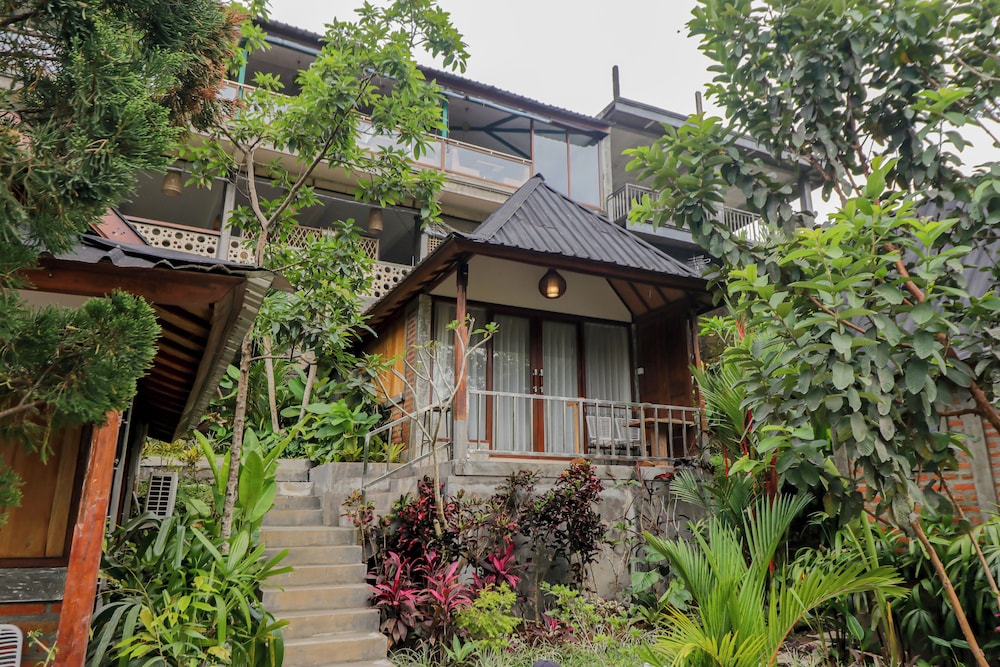 Mina Baturiti Hotel & Resto