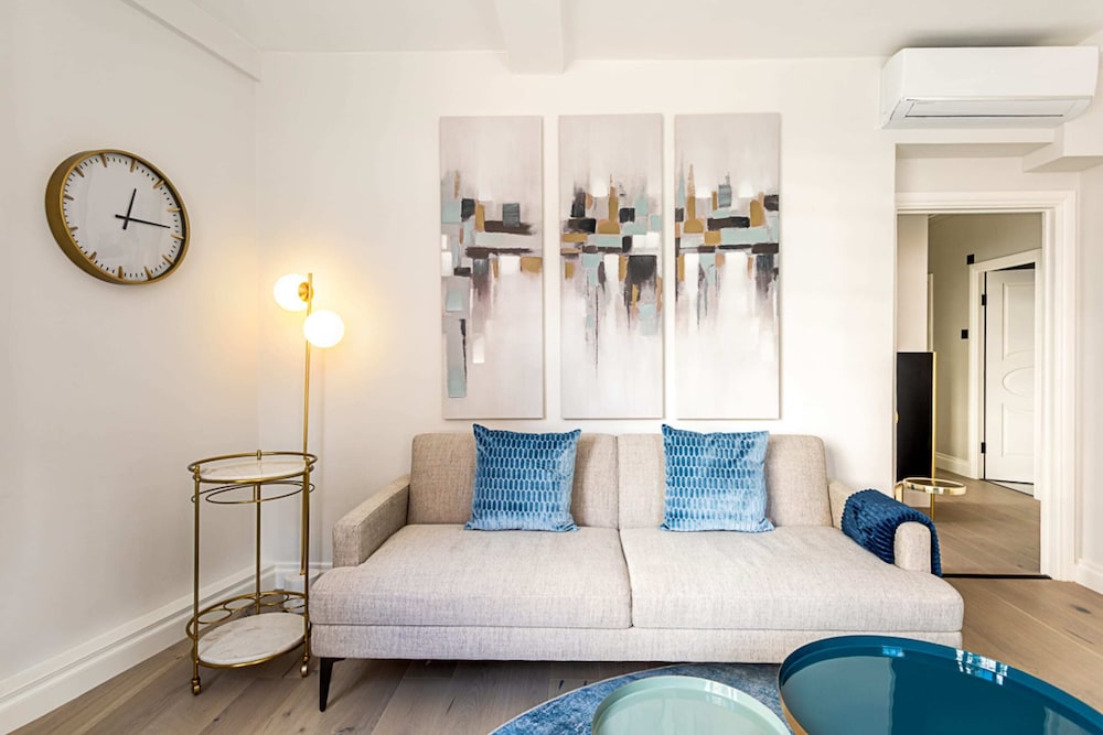 Modern Edgware Apartment
