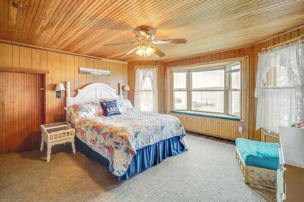 Waterfront Alanson Cottage w/ Dock & Lake Access! view 5