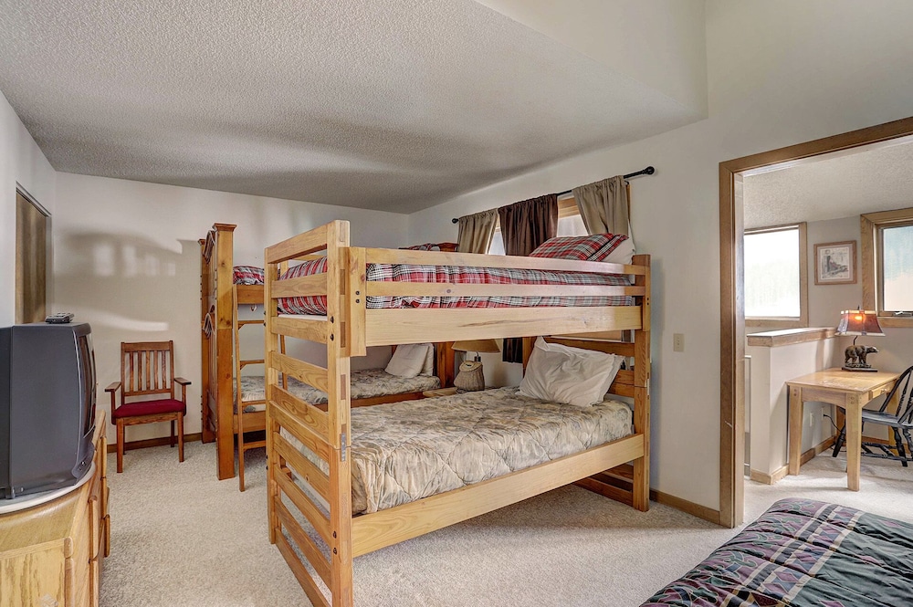 Pet Friendly Ski-In Ski-Out Right By The Lift and Golf Course - FP310 by Redawning