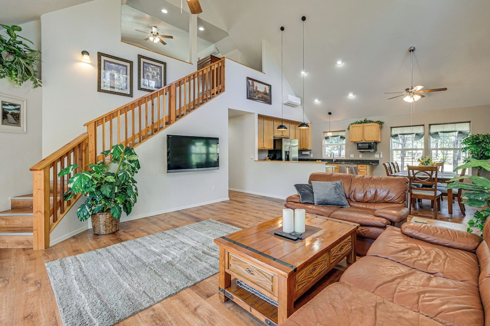 Pet-friendly Blue Ridge Cabin: Wraparound Deck!