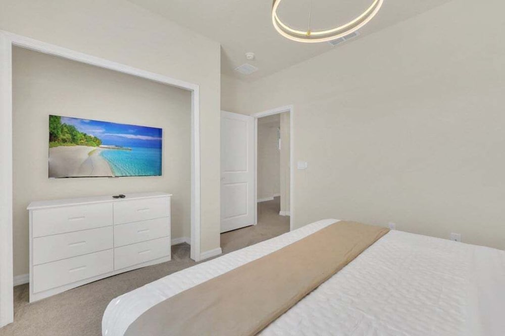 The Cutest Tonwhome & Private Splash Pool! 5 Bedroom Townhouse