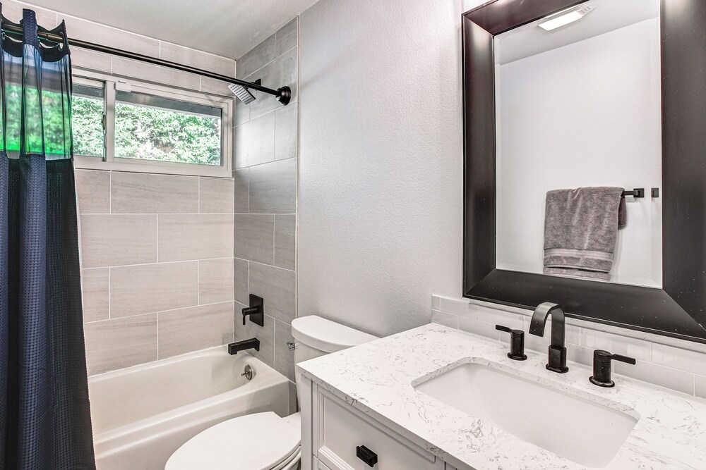 Golf, Hike, Dine & Relax: Home in Port Orchard, photo 14