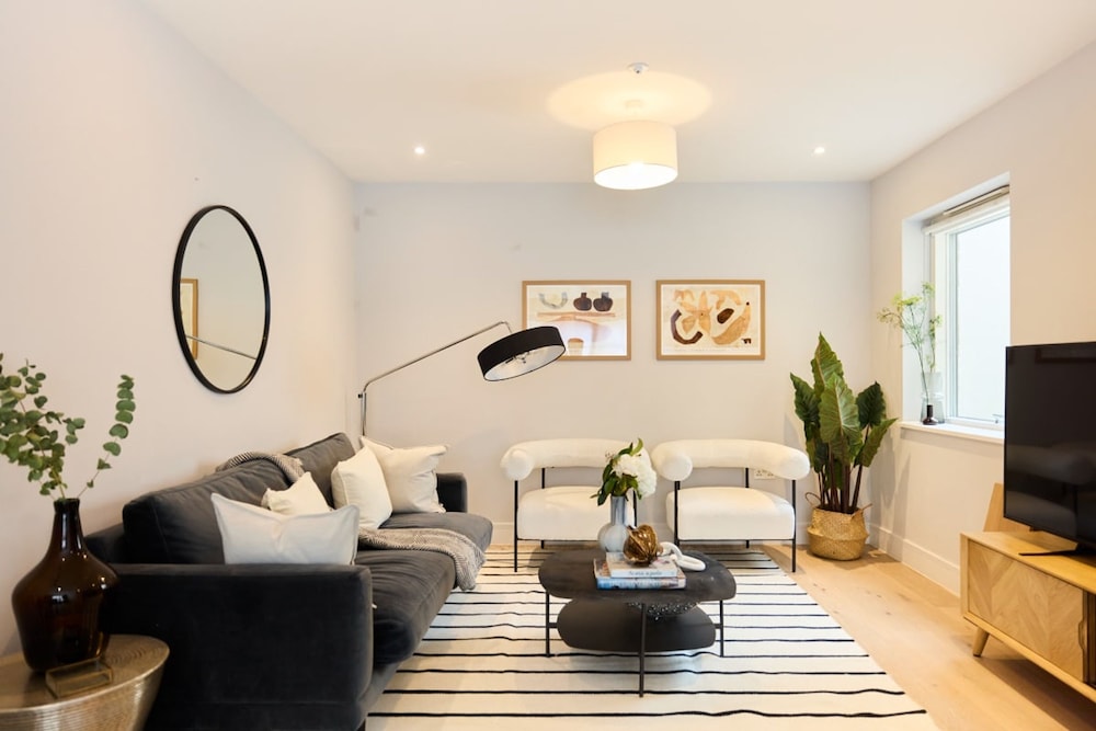 The Avery Hideout - Spacious 3bdr House With Rooftop Terrace