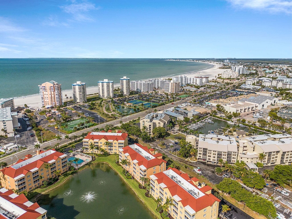 Bella Lago 444 ~ Beautifully Updated Condo Just Across The Street From The Beach! 3 Bedroom Condo by RedAwning
