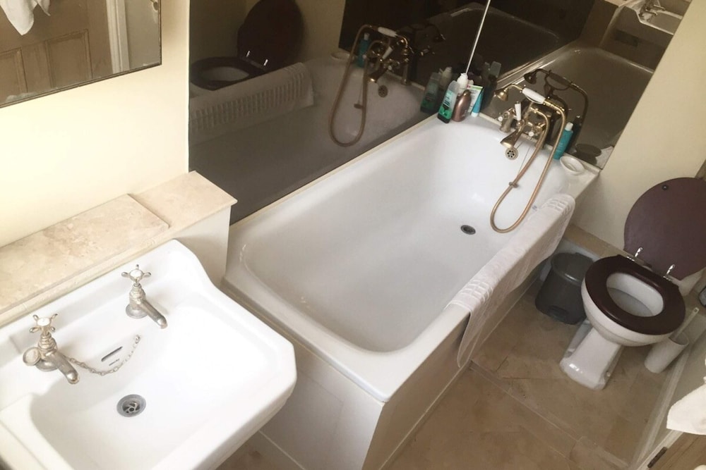 Lovely 2 Bedroom on the Corner of Portobello Road