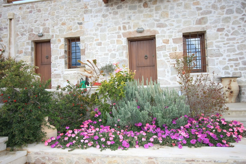 Lithos Traditional Houses