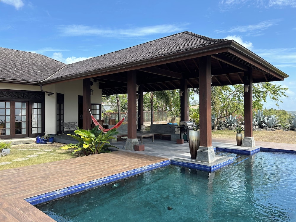 Breezin Villa in Deans