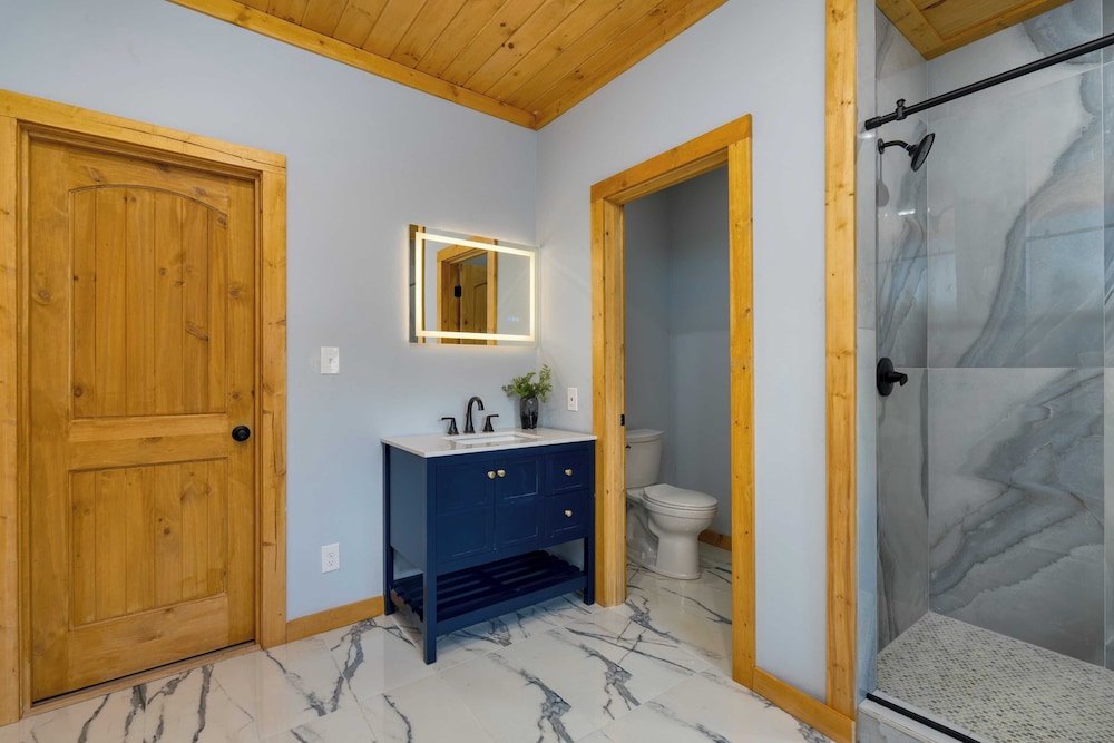 Cabin w/ Hot Tub, Game Room & Scenic Smoky Mountain Views Perfect by Avantstay