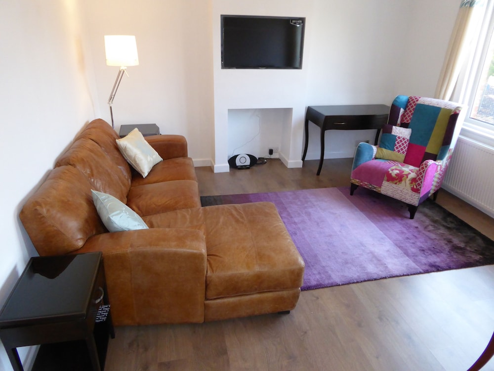 Sunninghill Apartment