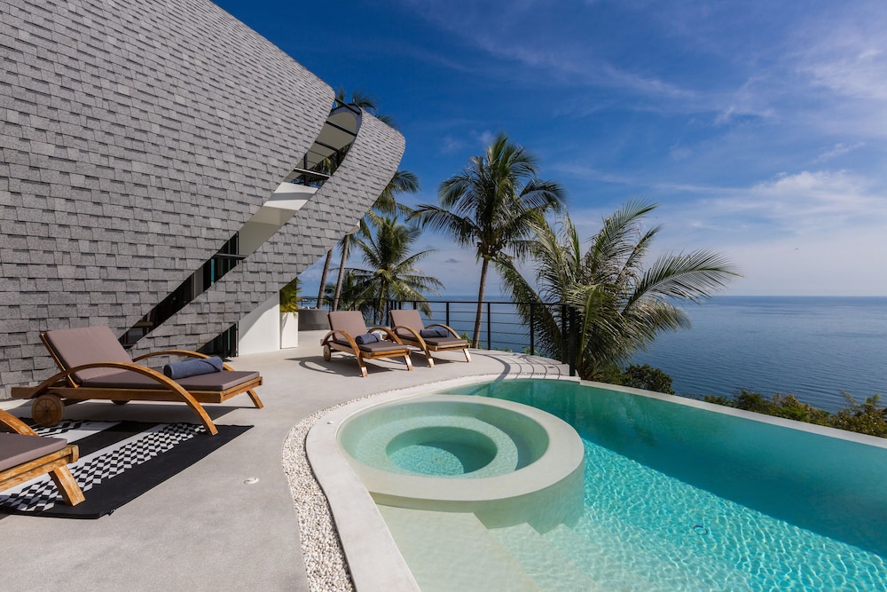 Villa Shadow