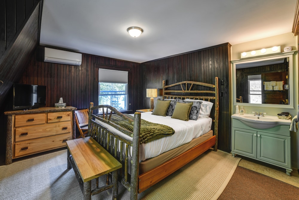 Hatch's Landing: Lake Ostego Home