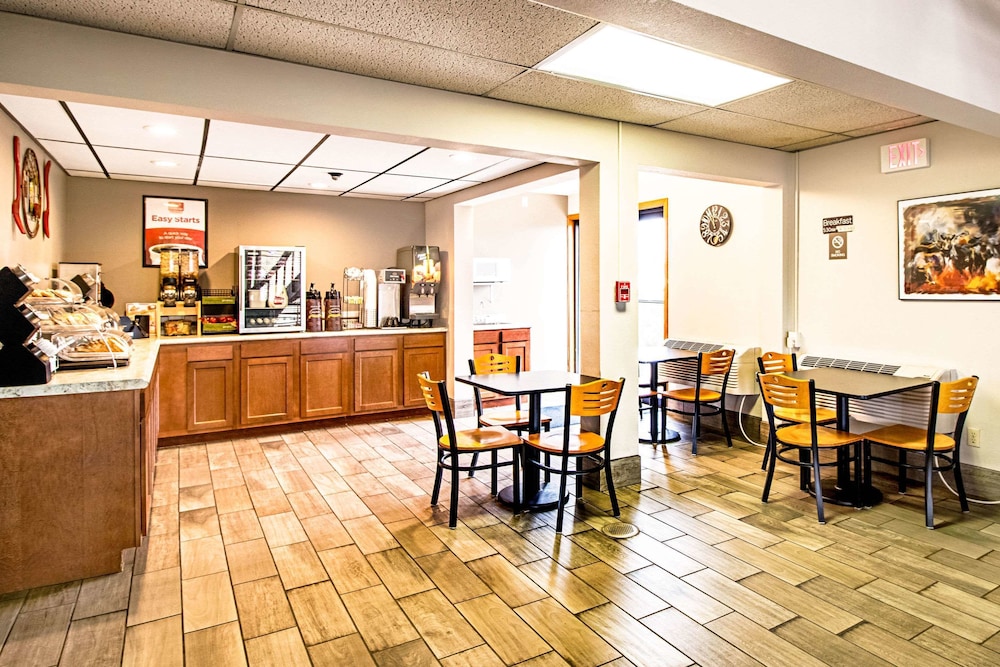 Watertown Vacations - Econo Lodge Watertown - Property Image 8