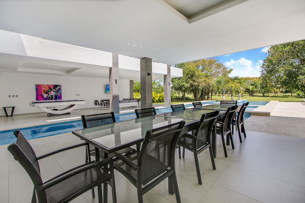 Ultra Modern Villa with Chef & Maid