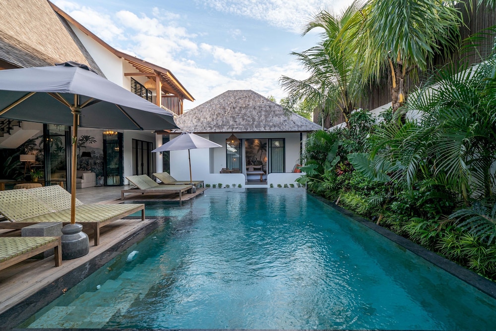 Villa Nusantara 5 by Alfred in Bali - Promo Luxury 4BD Pool Villa Pererenan Beach Caggu