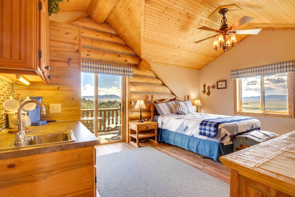 24-0089 Rustic Hartsel Getaway w/ 35-acre Yard view 4
