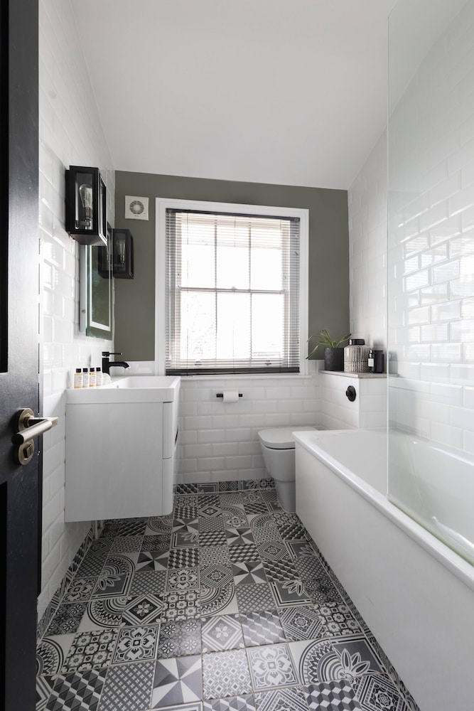 Westbourne Park Road XVI by Onefinestay