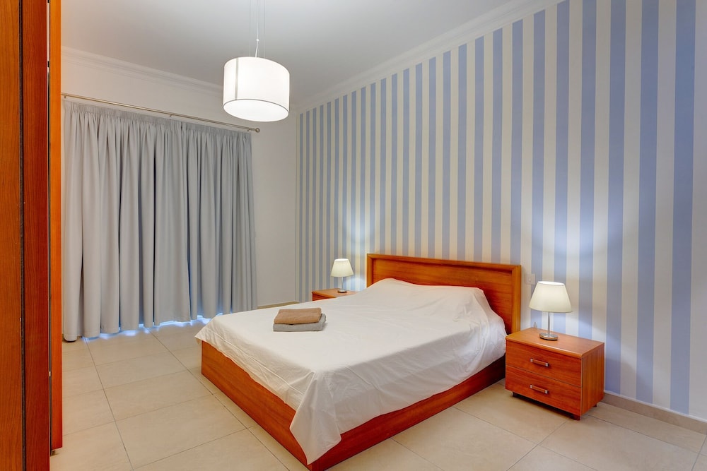 Superb Apartment IN Fort Cambridge With Pool view 4