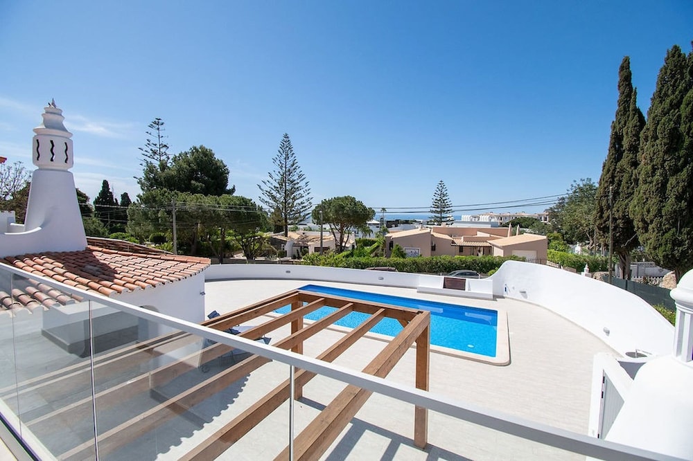 Lavanda Magnificent Five Bedroom Villa in Carvoe