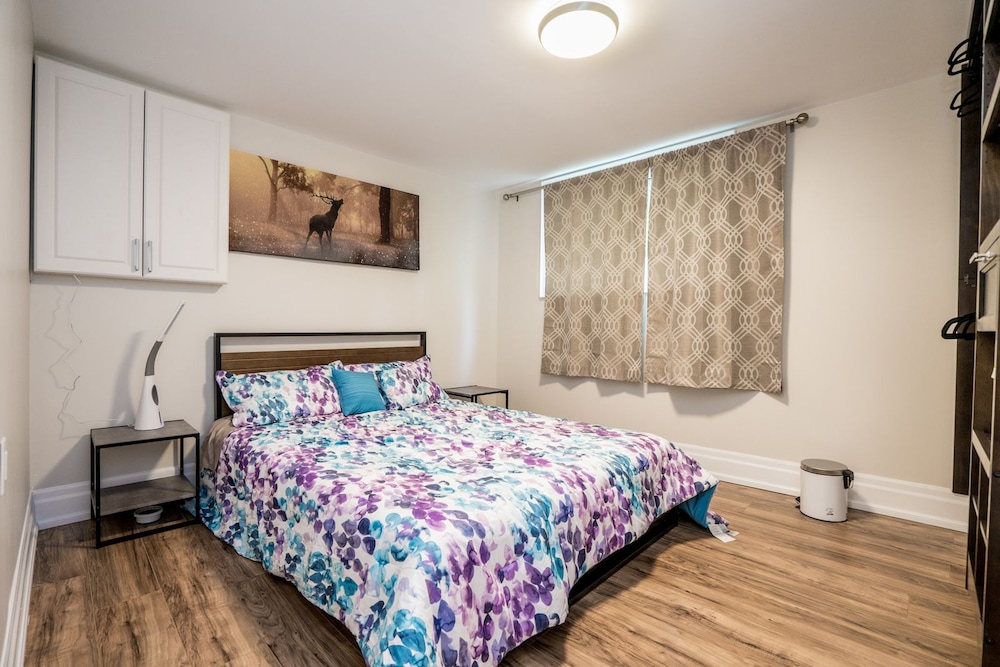 Entire Bungalow 5 Bedrooms - Image 5