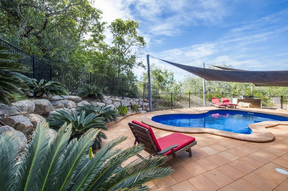 The Beach House at Arthur Bay
