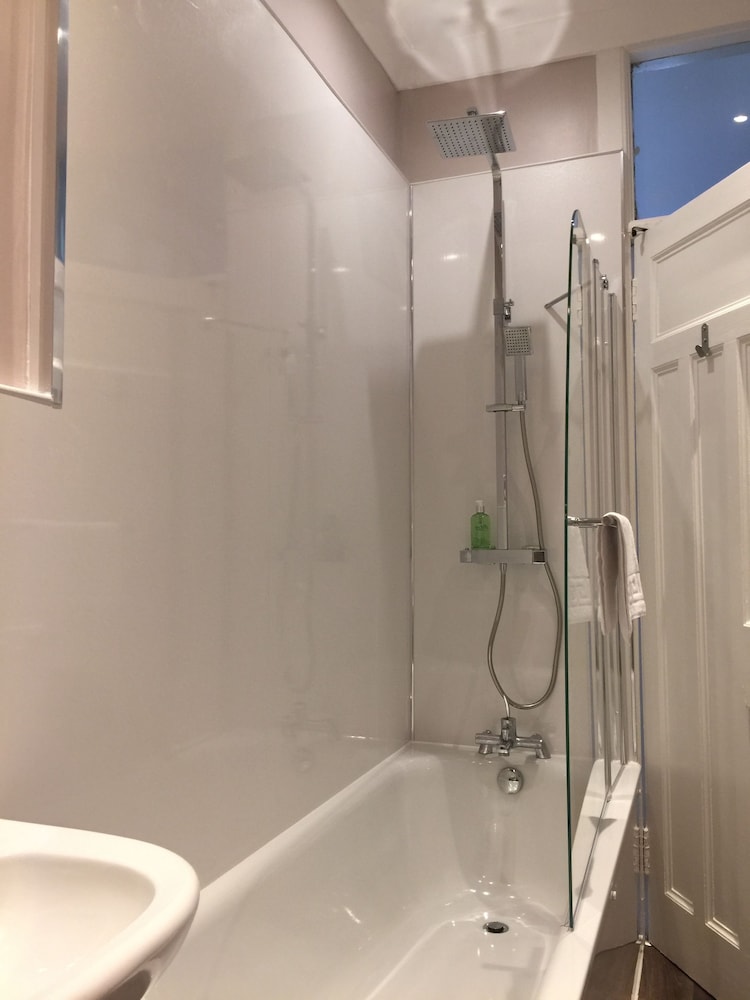 Great Location 2 Bed West End Flat
