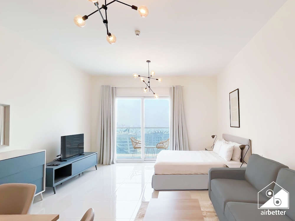 Gorgeous Studio With Balcony Business Bay