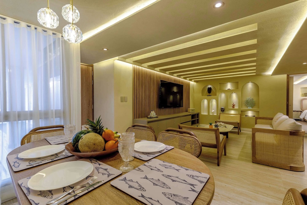 w Chic 2BR w Balcony in Cartagena Historic Center