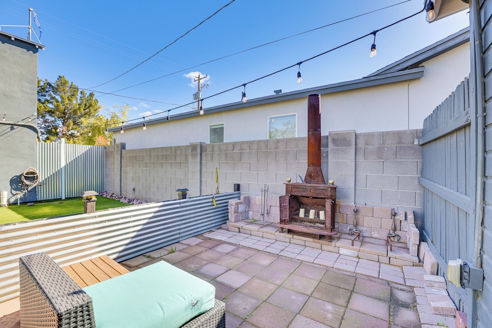 Bar & Fire Pit: Pet-friendly Phoenix 'La Casita'