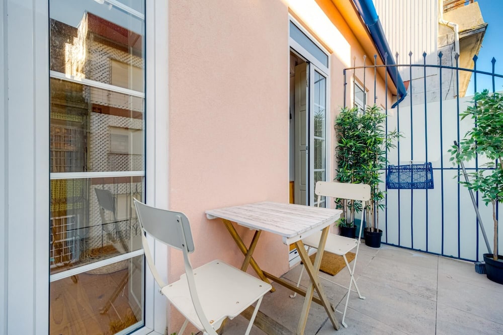 Bonjardim City Flats - Relaxing Terrace view 5