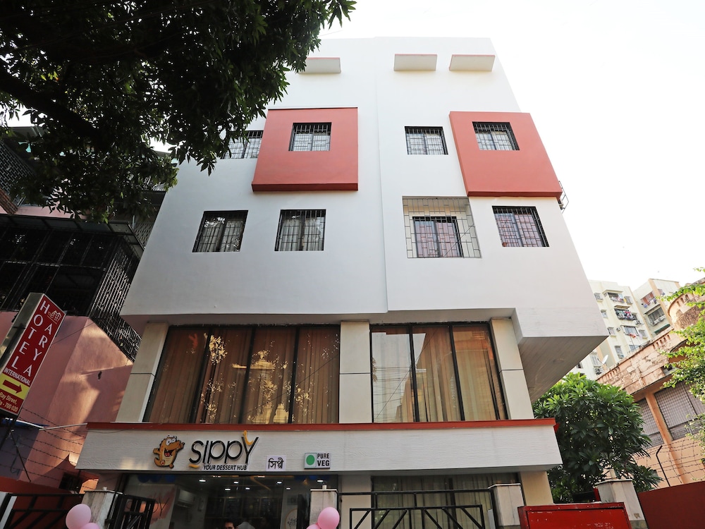OYO 15258 Hotel Arya International