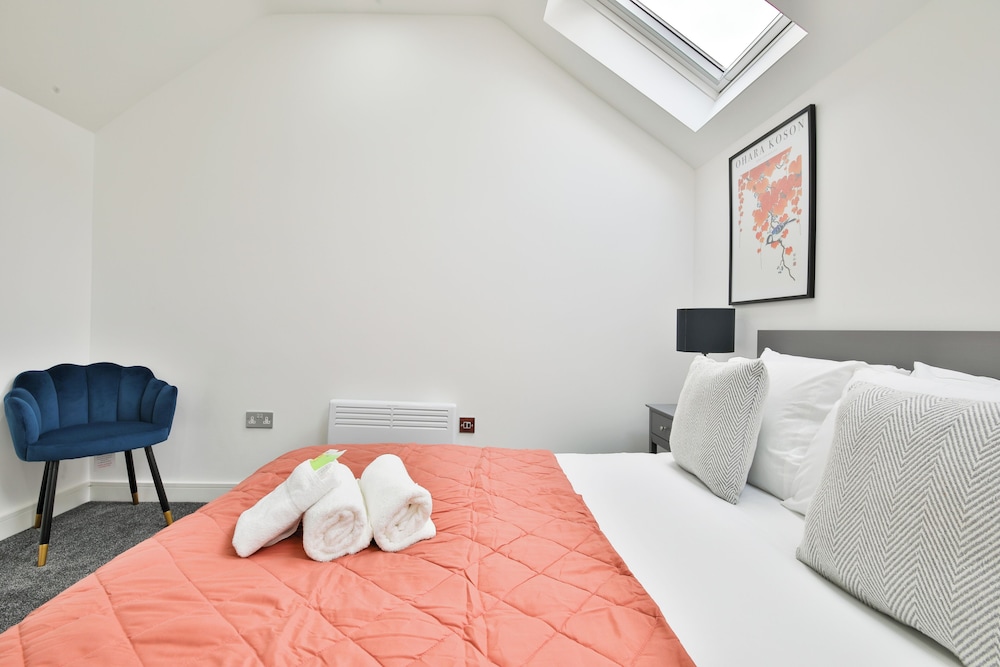 Modern 2 Bed House - Sleeps 4