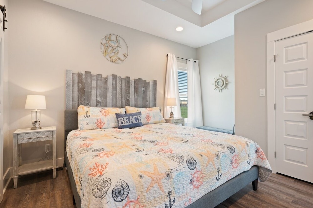 Tipsy Turtle 3 Bedroom Home by RedAwning view 5