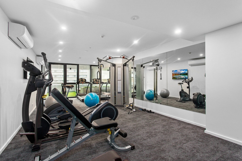 Central 2-bed With Gym, BBQ & Stunning Views