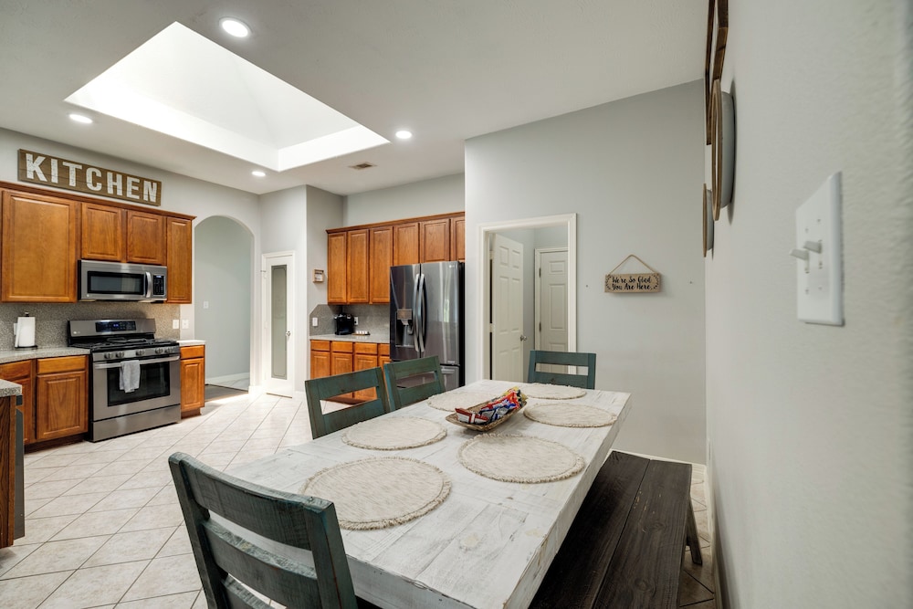 Private Acreage, Pergola & Fire Pit: Baytown Home