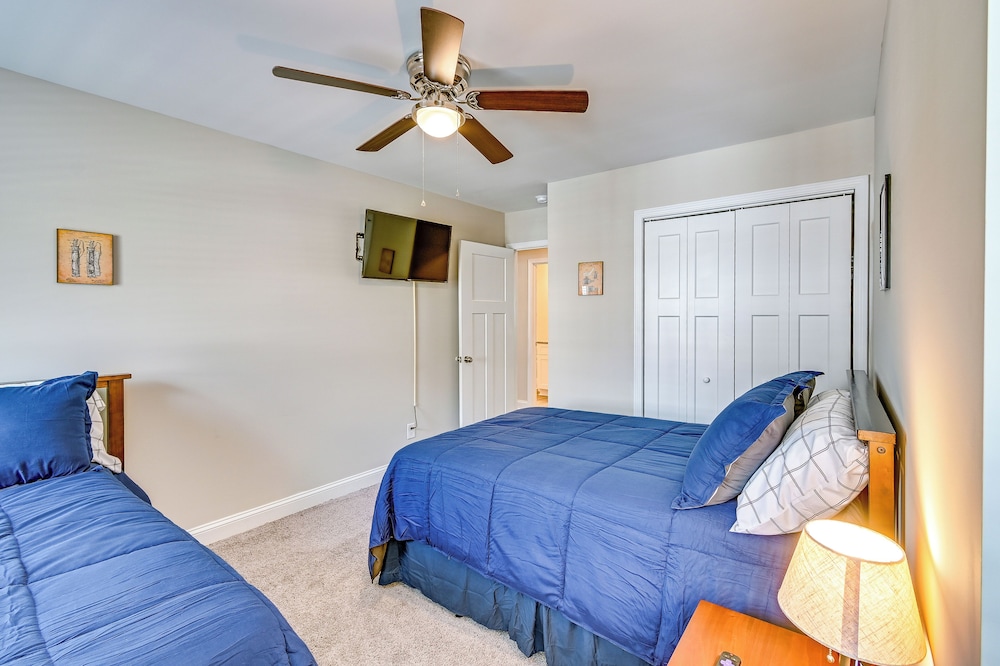 Southern Pines Golf Course Townhome w/ Deck! view 4