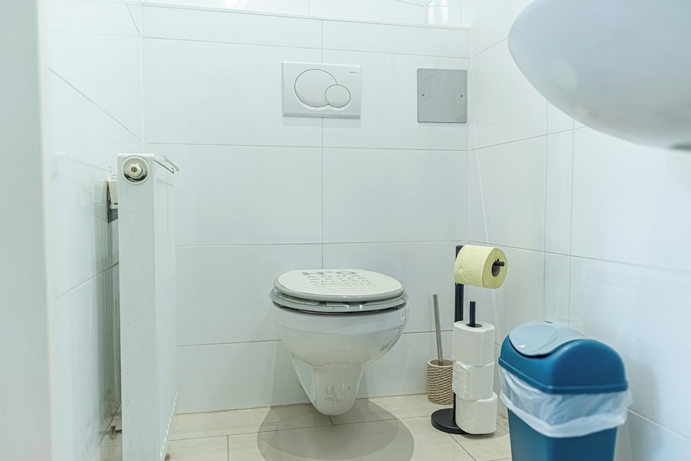 Budget 2BR Apt Near Wiener Stadthalle