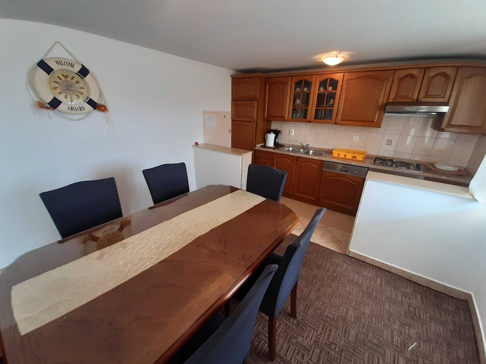 Cozy Apartments With Private Balcony Vinisce