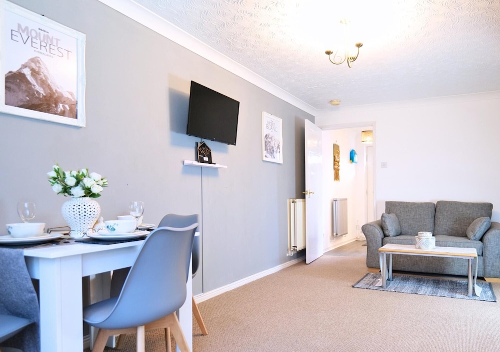 2 Bedrooms - 3 Beds - Quiet Retreat - Parking