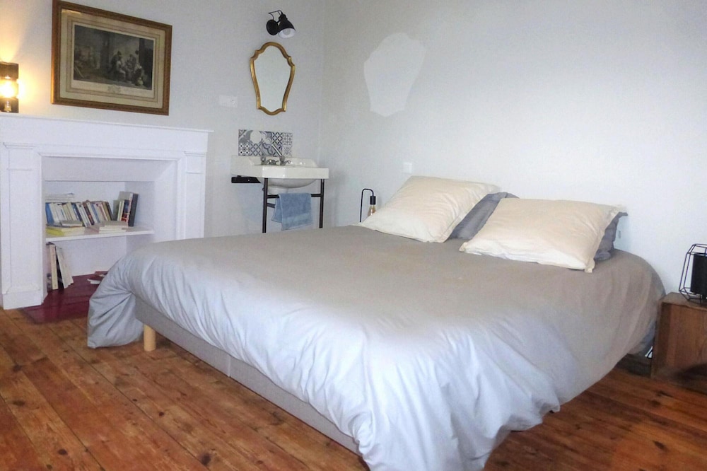 Holiday Home in Locquirec Near Sandy Beach