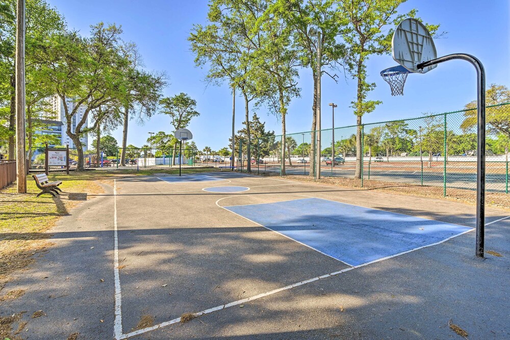 Shore & Pool Access: Resort Condo in Myrtle Beach!